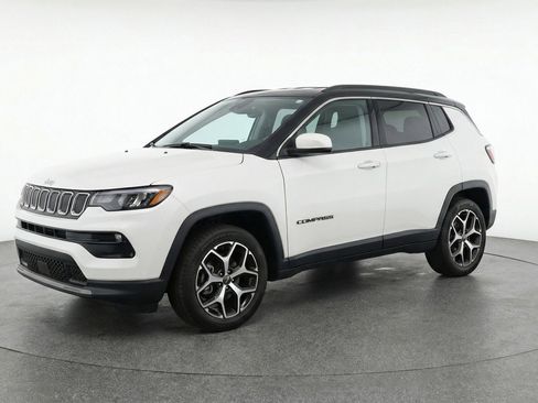 Used 2025 Jeep Compass Limited AWD/4WD image 3