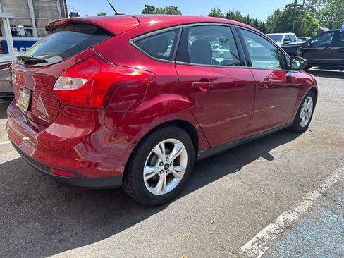 Used 2013 Ford Focus SE w/ SE Winter Pkg FWD image 4