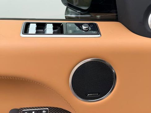 Used 2022 Land Rover Range Rover Sport SVR image 17