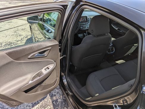 Used 2016 Chevrolet Malibu LT FWD image 11