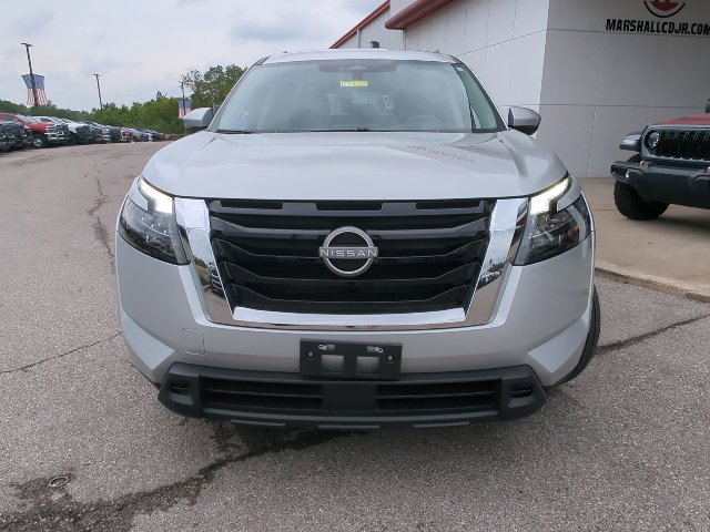 Used 2025 Nissan Pathfinder SV AWD/4WD image 4