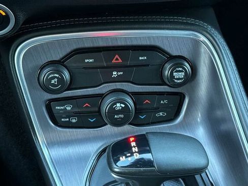 Used 2016 Dodge Challenger SXT image 18