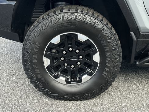 New 2025 GMC Hummer EV 2X w/ Extreme Off-Road Package image 17