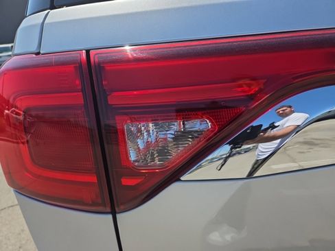 Used 2019 GMC Acadia SLE image 13