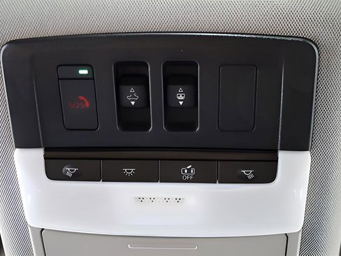 Used 2025 Nissan Rogue SL w/ Tech Package image 43