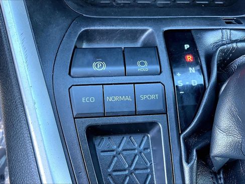 Used 2021 Toyota RAV4 XLE Premium FWD image 33