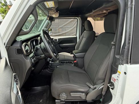 Used 2018 Jeep Wrangler Sport AWD/4WD image 9