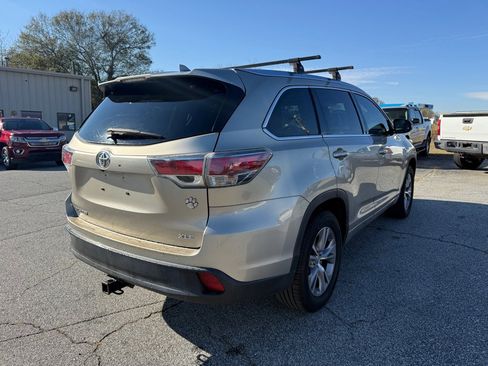 Used 2014 Toyota Highlander XLE image 7