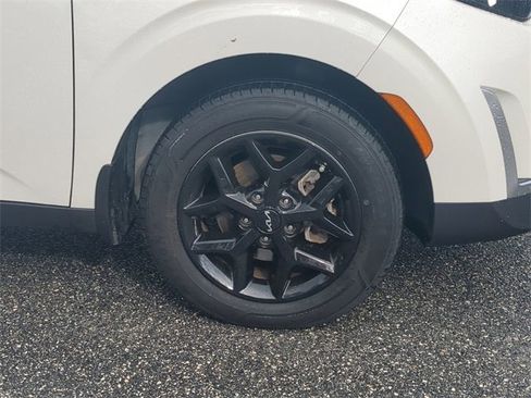 Used 2023 Kia Soul LX w/ LX Technology Package image 12