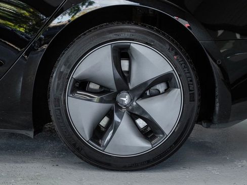 Used 2019 Tesla Model 3 Standard Range Plus image 14