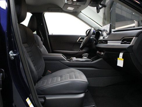 New 2025 Mitsubishi Outlander SE image 20