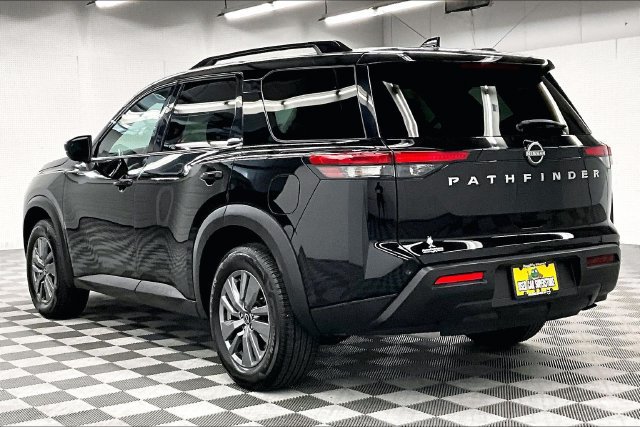 Used 2025 Nissan Pathfinder SV FWD image 2