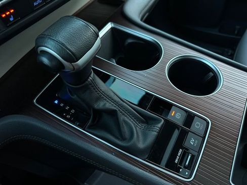 Used 2023 Toyota Sienna XLE image 30