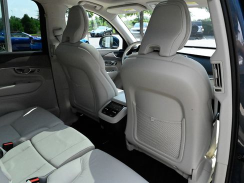 Used 2023 Volvo XC90 B6 Plus AWD/4WD image 50