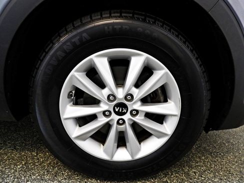 Used 2020 Kia Sorento LX FWD image 21