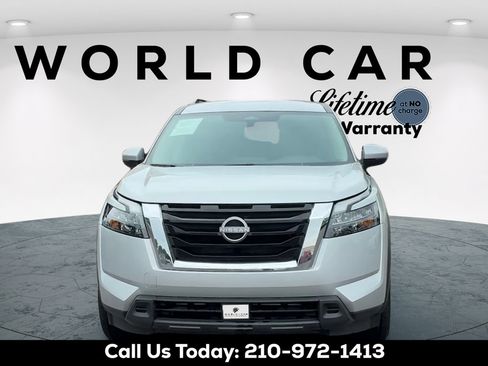 Used 2025 Nissan Pathfinder SV FWD image 8