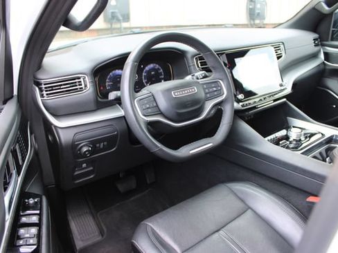 Used 2025 Jeep Wagoneer Series II w/ Premium Group I AWD/4WD image 13