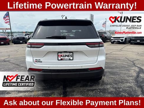 Used 2023 Jeep Grand Cherokee Altitude AWD/4WD image 9