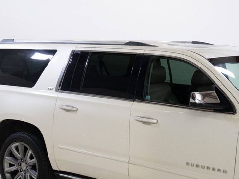 Used 2015 Chevrolet Suburban LTZ RWD image 11