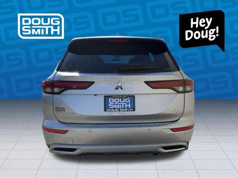 New 2025 Mitsubishi Outlander SE image 3