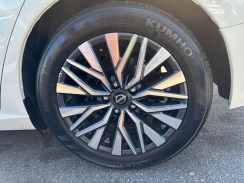 Used 2025 Nissan Altima 2.5 SV FWD image 31
