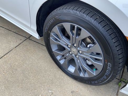 Used 2025 Honda Odyssey Touring image 32