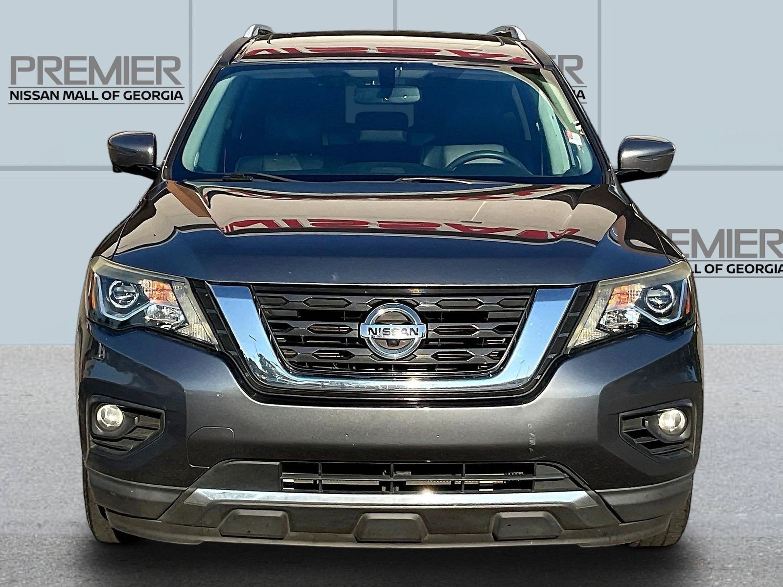 Used 2017 Nissan Pathfinder Platinum w/ Family Entertainment Package FWD image 2