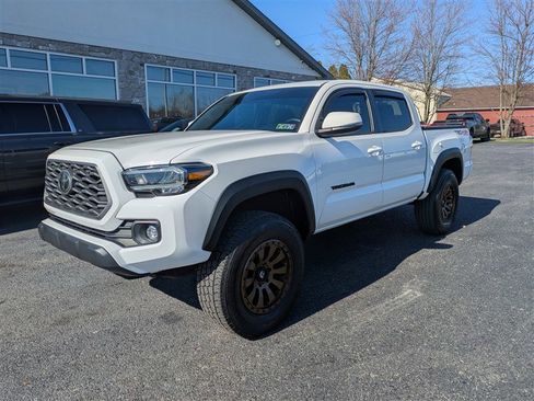 Used 2021 Toyota Tacoma TRD Off-Road w/ Technology Package AWD/4WD image 2