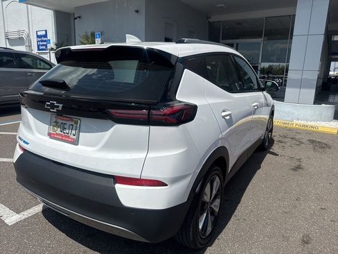 Used 2022 Chevrolet Bolt EUV LT w/ Convenience Package image 3