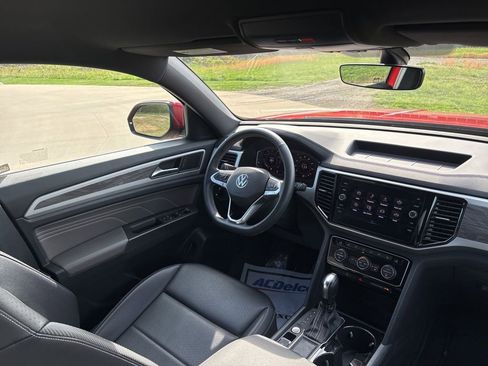 Used 2022 Volkswagen Atlas Cross Sport SE FWD image 32