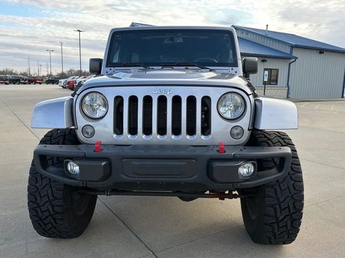 Used 2016 Jeep Wrangler Unlimited Rubicon image 32
