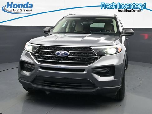 Used 2021 Ford Explorer XLT RWD image 3