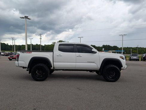 Used 2021 Toyota Tacoma TRD Off-Road w/ Technology Package AWD/4WD image 5