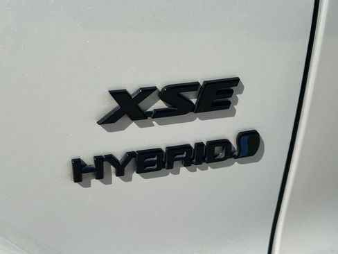 Used 2024 Toyota Corolla Cross AWD Hybrid w/ Convenience Package image 14