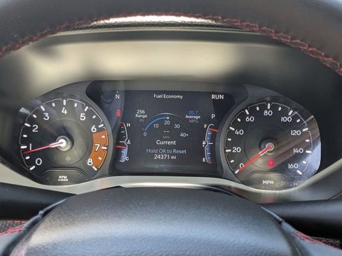 Used 2025 Jeep Compass Trailhawk image 18