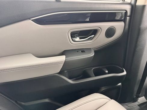 Used 2025 Honda Pilot Touring image 29