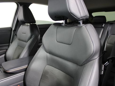 Used 2024 Nissan Ariya FWD image 9