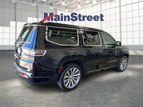 Used 2023 Jeep Grand Wagoneer Series II AWD/4WD image 5