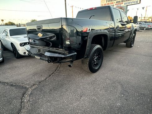 Used 2010 Chevrolet Silverado 2500 LT w/ Interior Plus Package AWD/4WD image 4