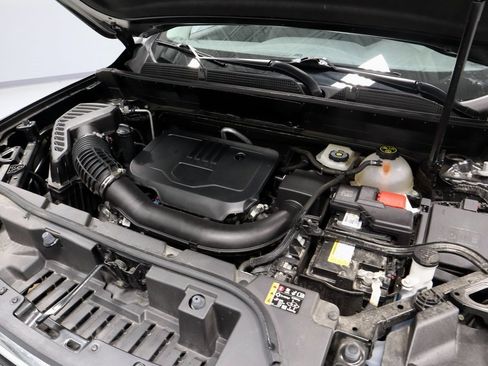 Used 2023 GMC Acadia SLE w/ Driver Convenience Package image 16