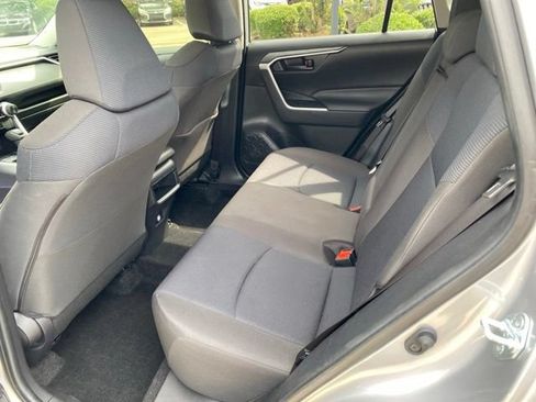 Used 2021 Toyota RAV4 LE FWD image 18