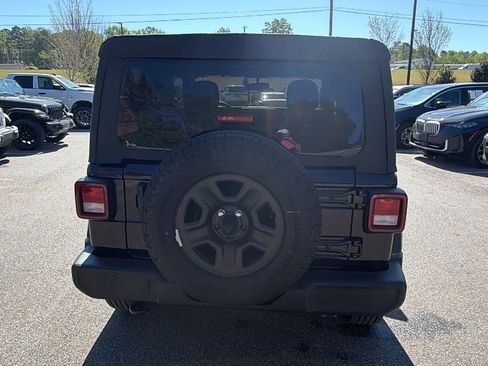 Used 2025 Jeep Wrangler Sport image 9