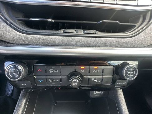 Used 2024 Jeep Compass Latitude image 16