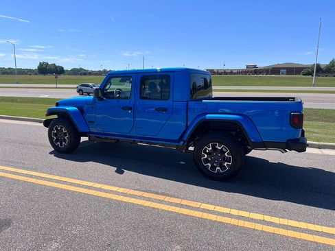 New 2026 Jeep Gladiator Sport AWD/4WD image 7