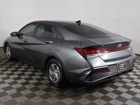 Used 2026 Hyundai Elantra SE w/ Cargo Package FWD image 8