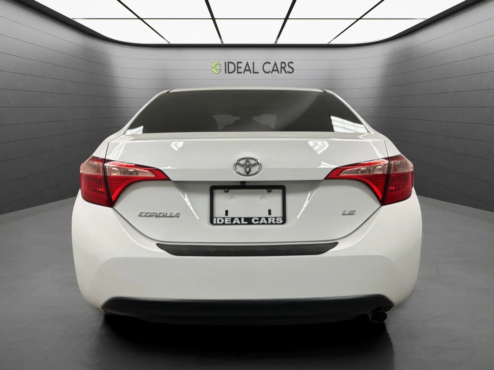 Used 2018 Toyota Corolla LE w/ Carpet Mat Package (TMS) FWD image 6