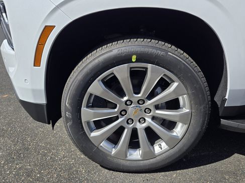 New 2026 Chevrolet Suburban Premier image 4