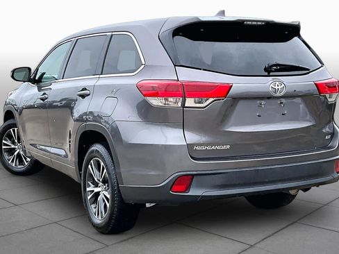 Used 2018 Toyota Highlander Plus FWD image 12