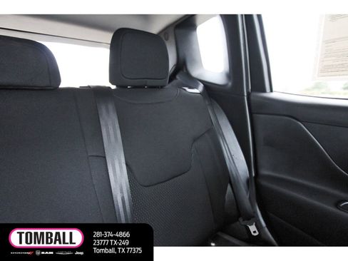 Used 2019 Jeep Renegade Altitude w/ Quick Order Package 2XM AWD/4WD image 12