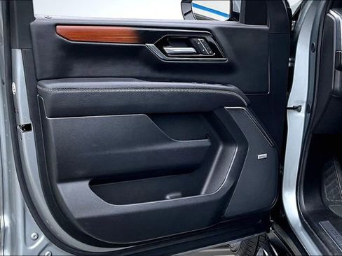 Used 2025 GMC Yukon Denali AWD/4WD image 19
